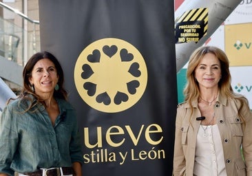 Silvia Clemente, a la derecha, junto a Chabela de la Torre, otra ex del PP, de Salamanca, que se ha unido a su formación.