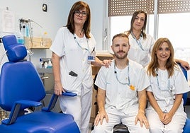 Sonia de Juana, Laura Castaño, Rodrigo Gil y Laura Muñoz, integrantes de la nueva consulta especializada en el estoma respiratorio del Clínico de Valladolid.