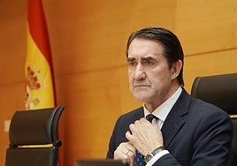 El consejero de Medio Ambiente, Vivienda y Ordenación del Territorio, Juan Carlos Suárez-Quiñones, en su comparecencia de este jueves.