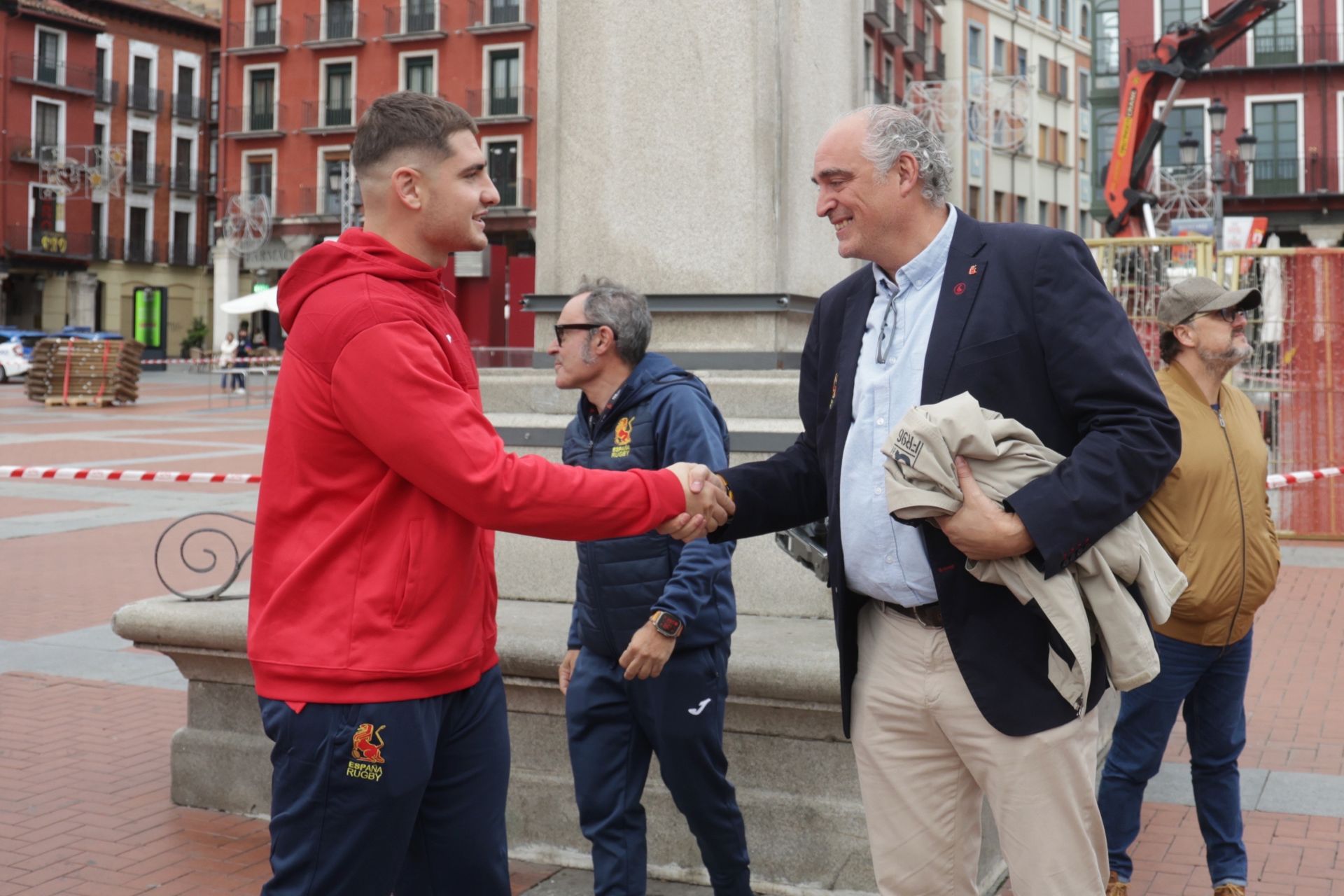Las selecciones de rubgy de España e Inglaterra visitan el Ayuntamiento de Valladolid