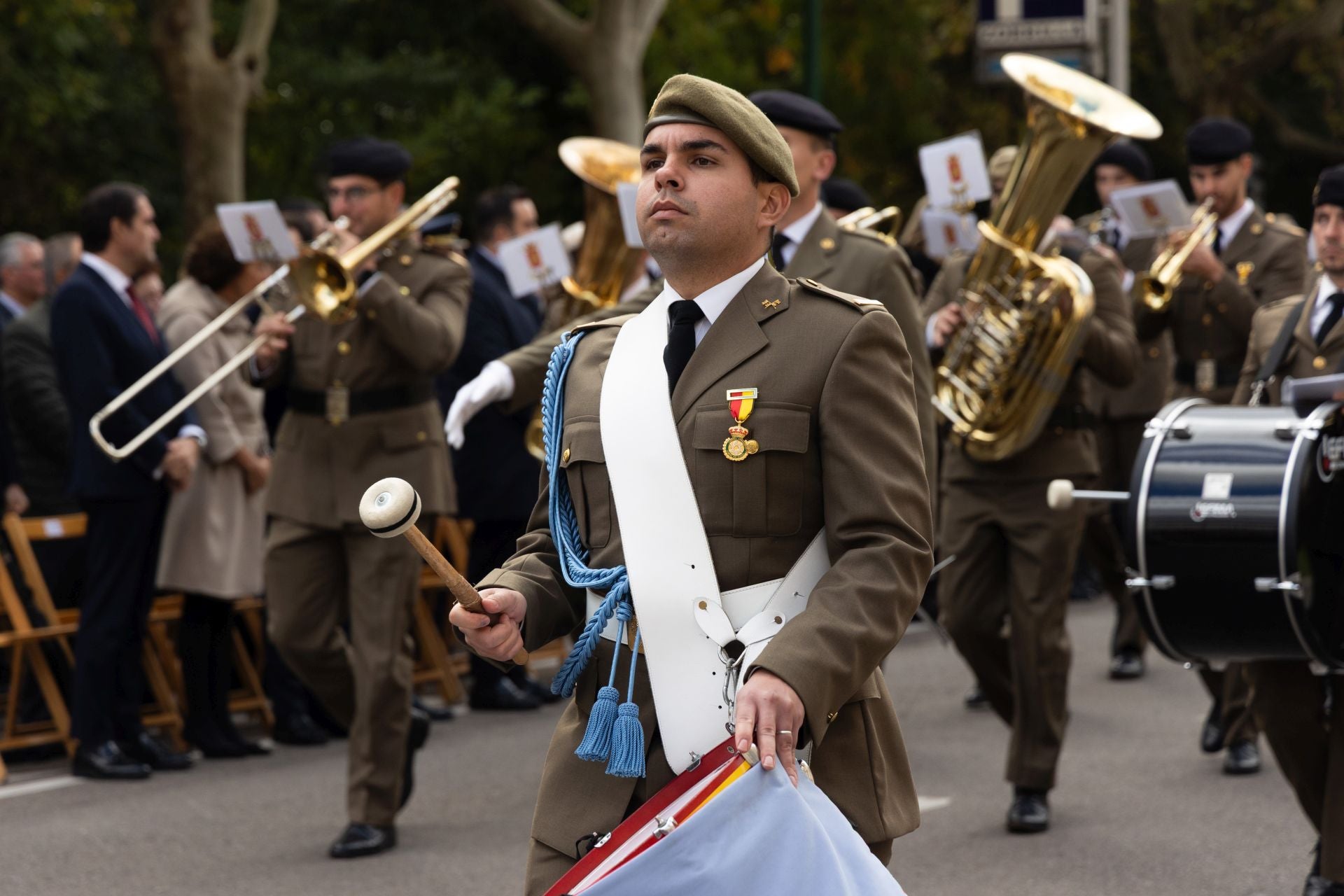 Las imágenes del desfile militar con motivo del 175 aniversario de la Academia de Caballería