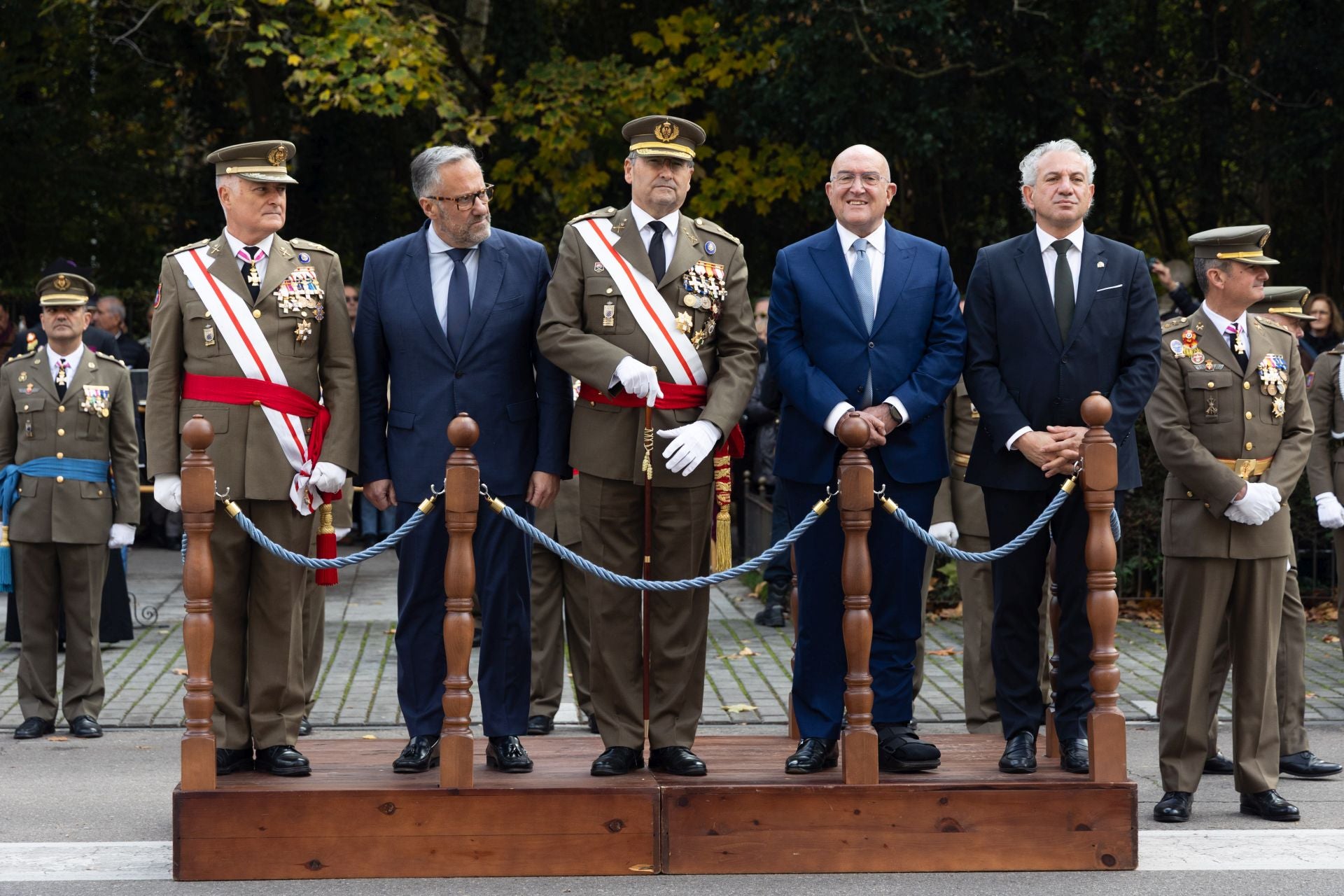 Las imágenes del desfile militar con motivo del 175 aniversario de la Academia de Caballería