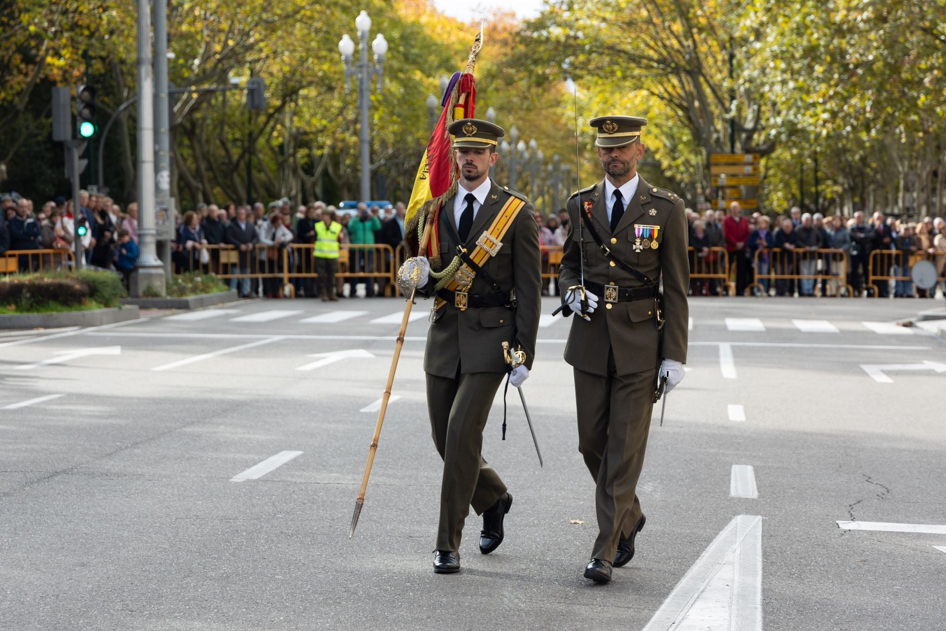 Las imágenes del desfile militar con motivo del 175 aniversario de la Academia de Caballería