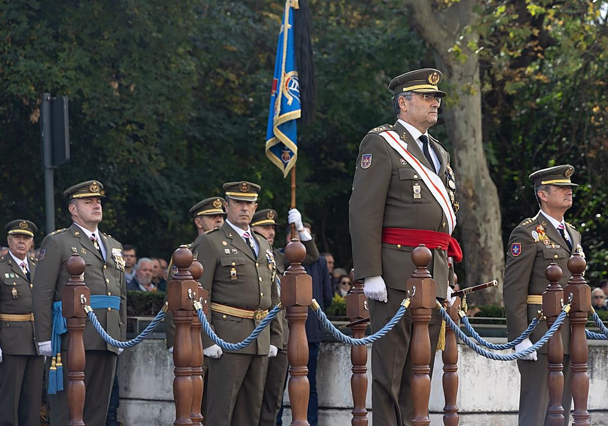 Las imágenes del desfile militar con motivo del 175 aniversario de la Academia de Caballería