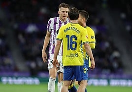 Alejo se encara con Amatucci.