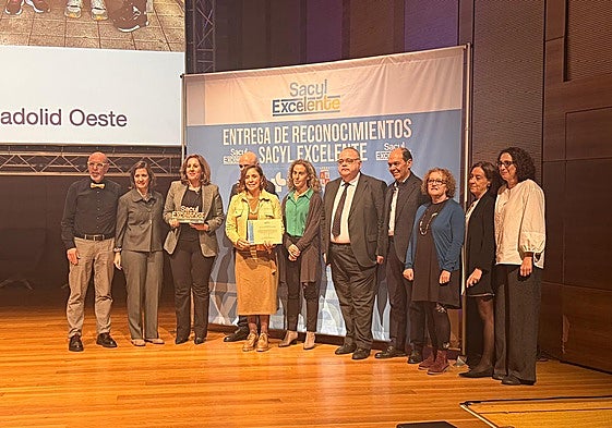 Grupo Sacyl Excelente de Villafrechós junto al consejero y al director general de Infraestructuras