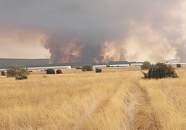 Las llamas desde Valer.