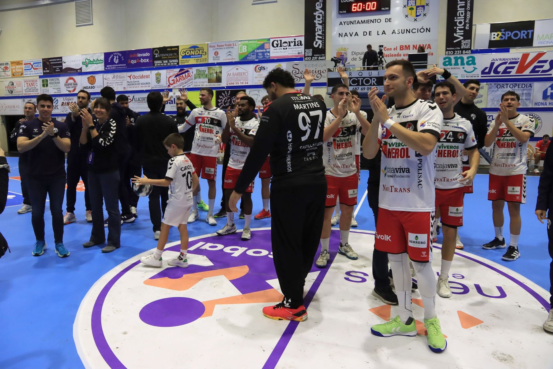 Fotos de la victoria del Balonmano Nava