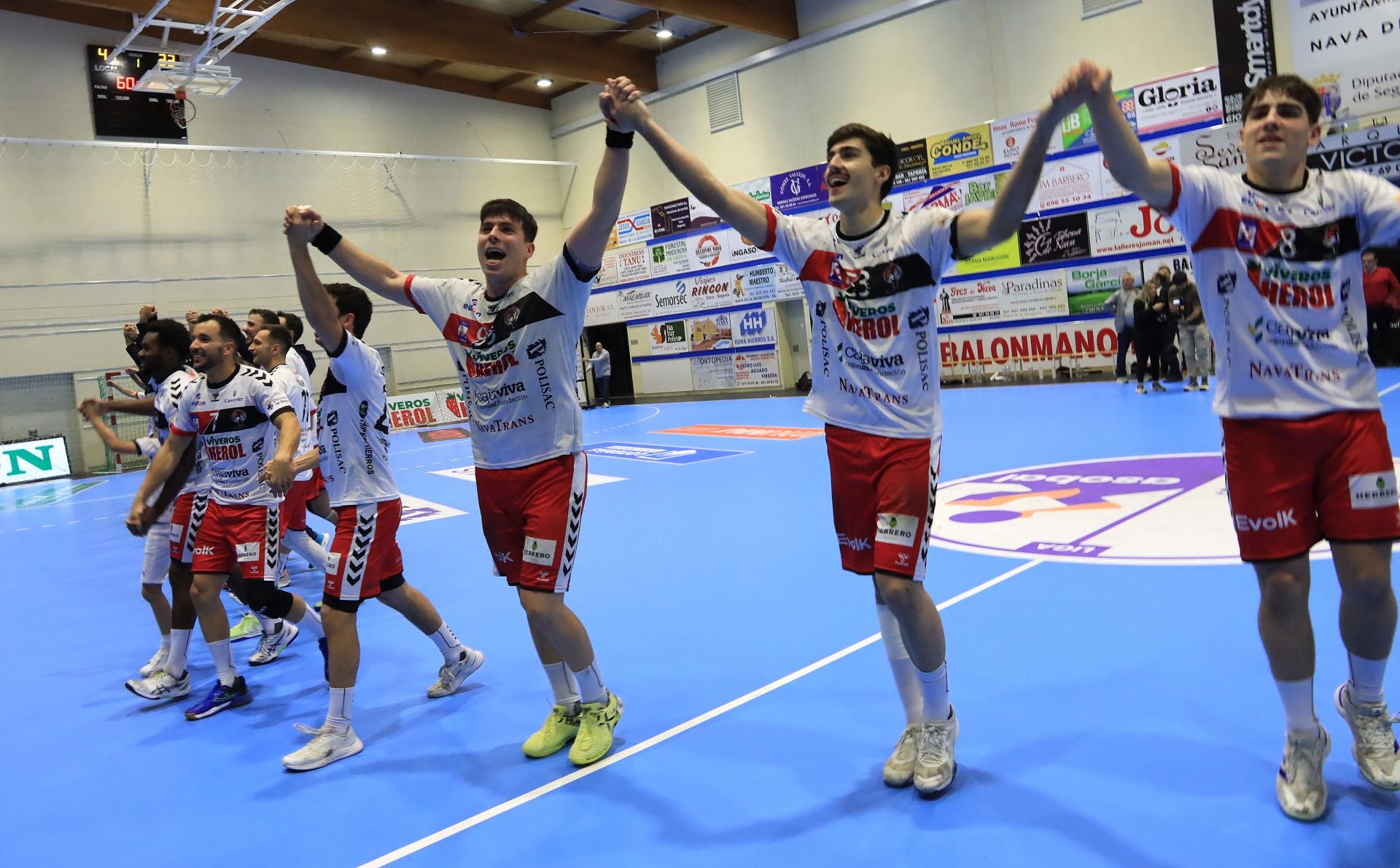 Fotos de la victoria del Balonmano Nava