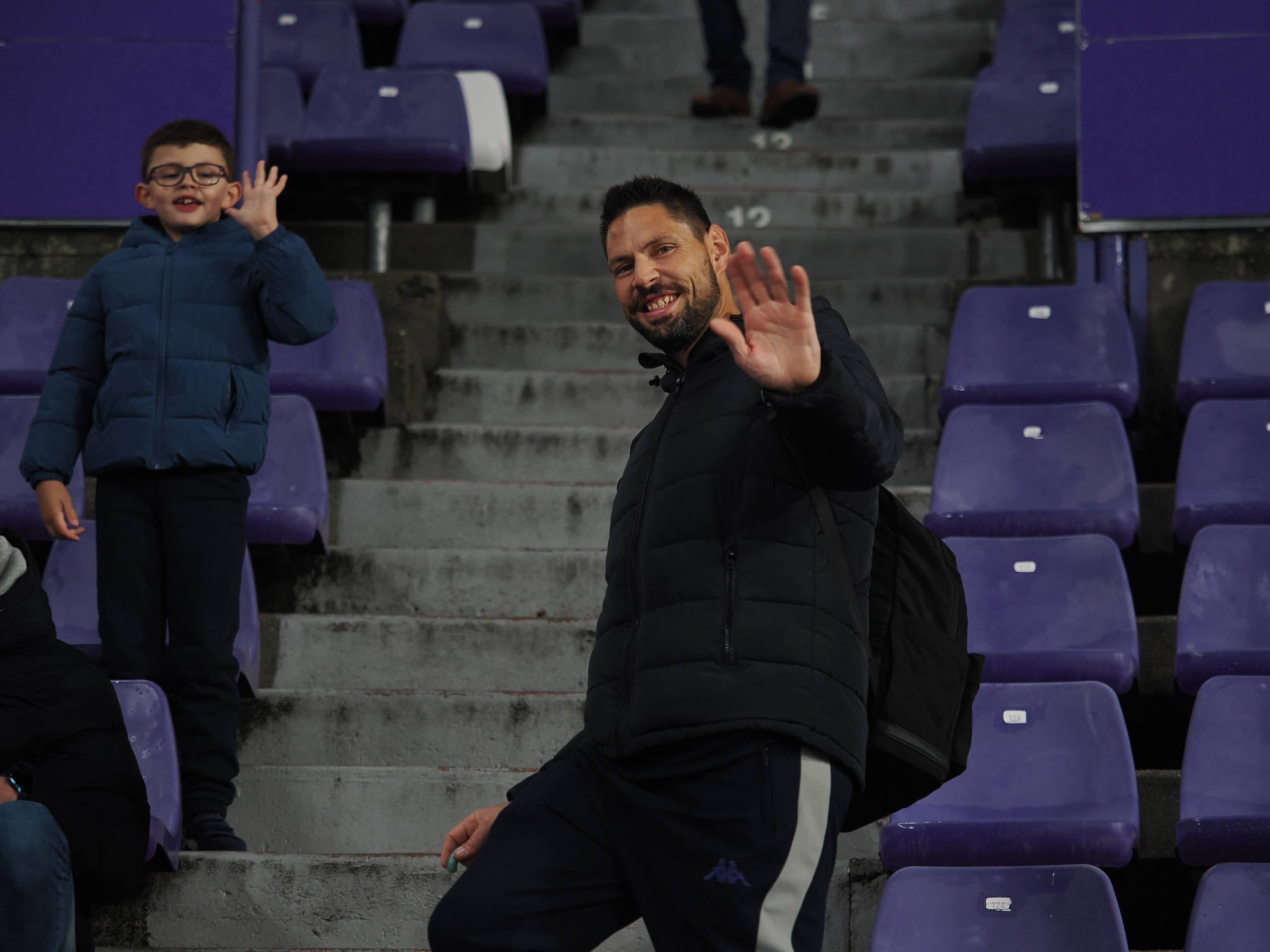 Búscate en la grada del estadio José Zorrilla (1/5)