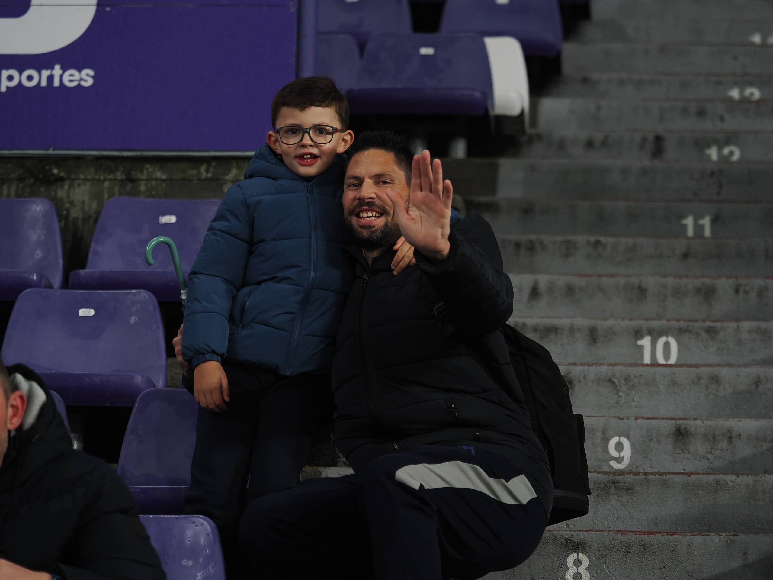Búscate en la grada del estadio José Zorrilla (1/5)