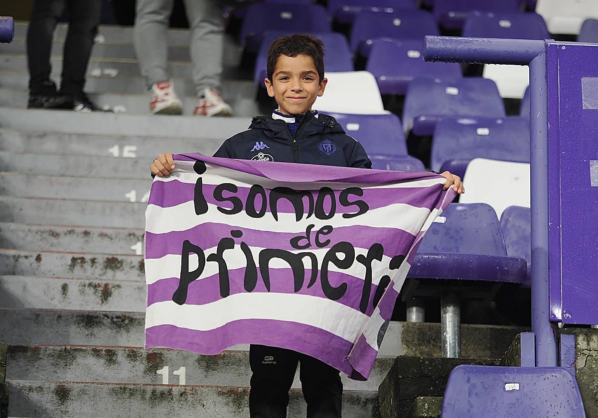 Búscate en la grada del estadio José Zorrilla (2/5)