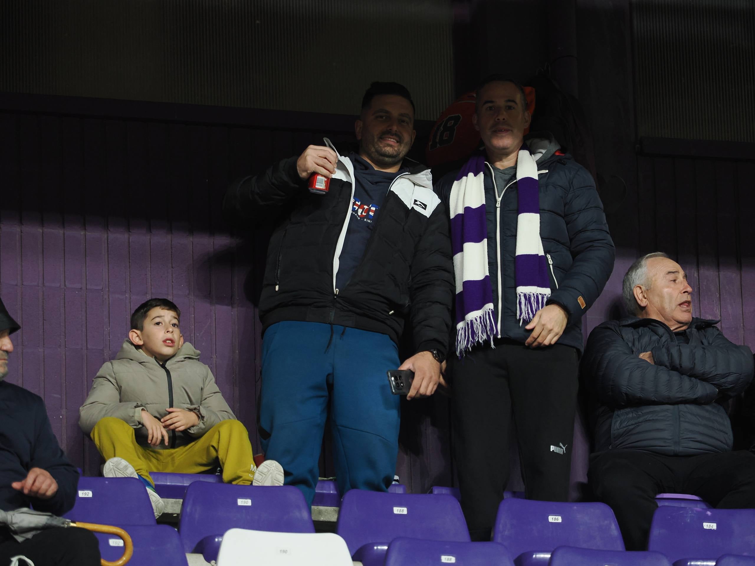 Búscate en la grada del estadio José Zorrilla (2/5)