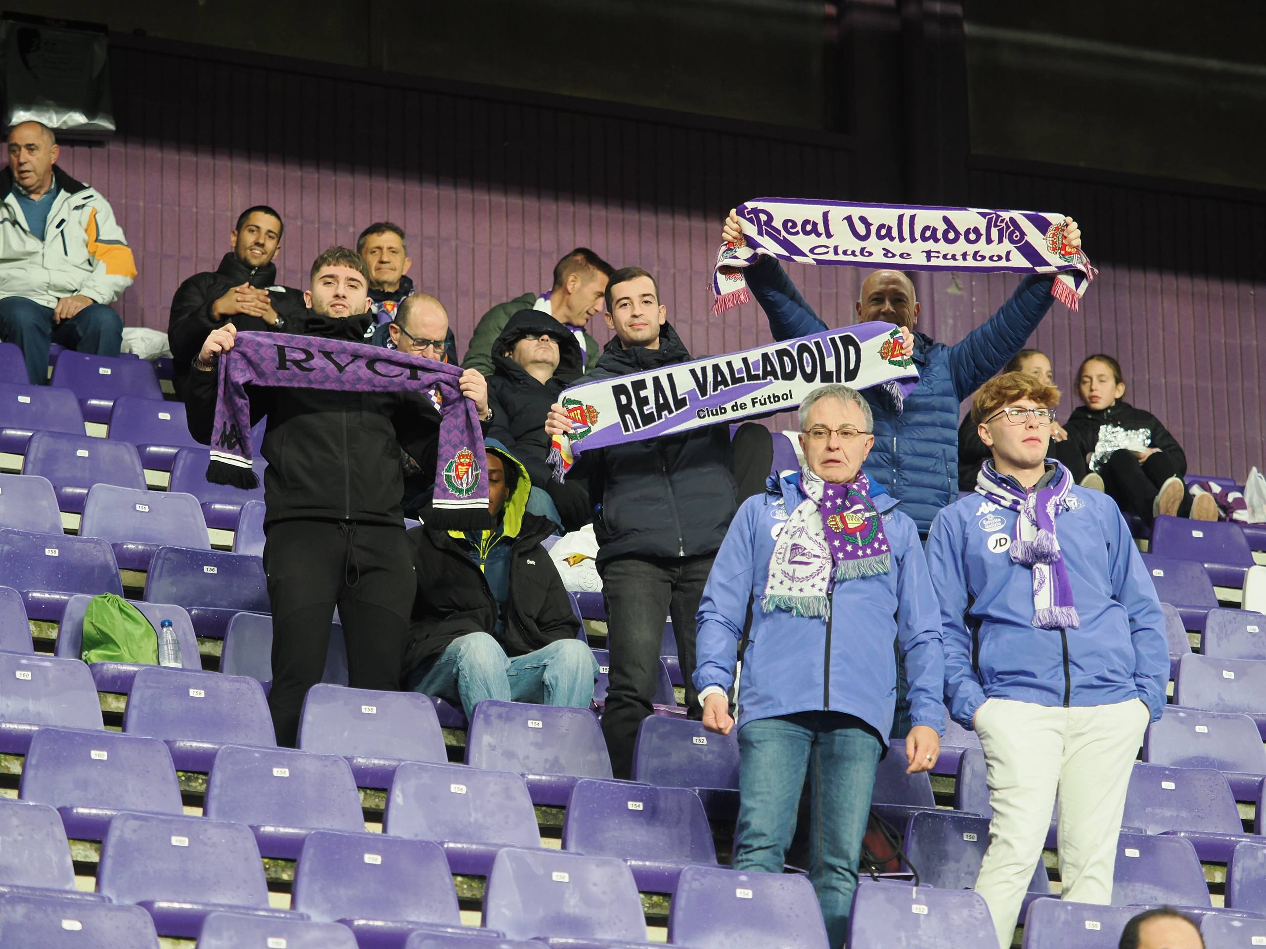 Búscate en la grada del estadio José Zorrilla (2/5)