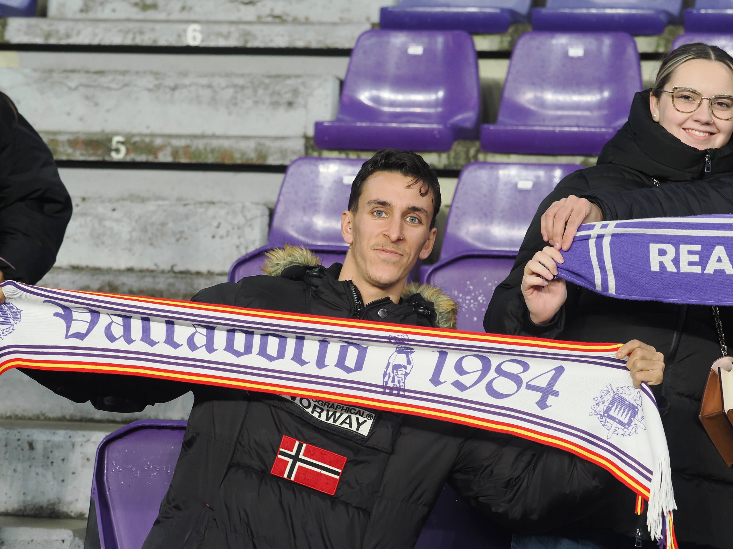 Búscate en la grada del estadio José Zorrilla (3/5)