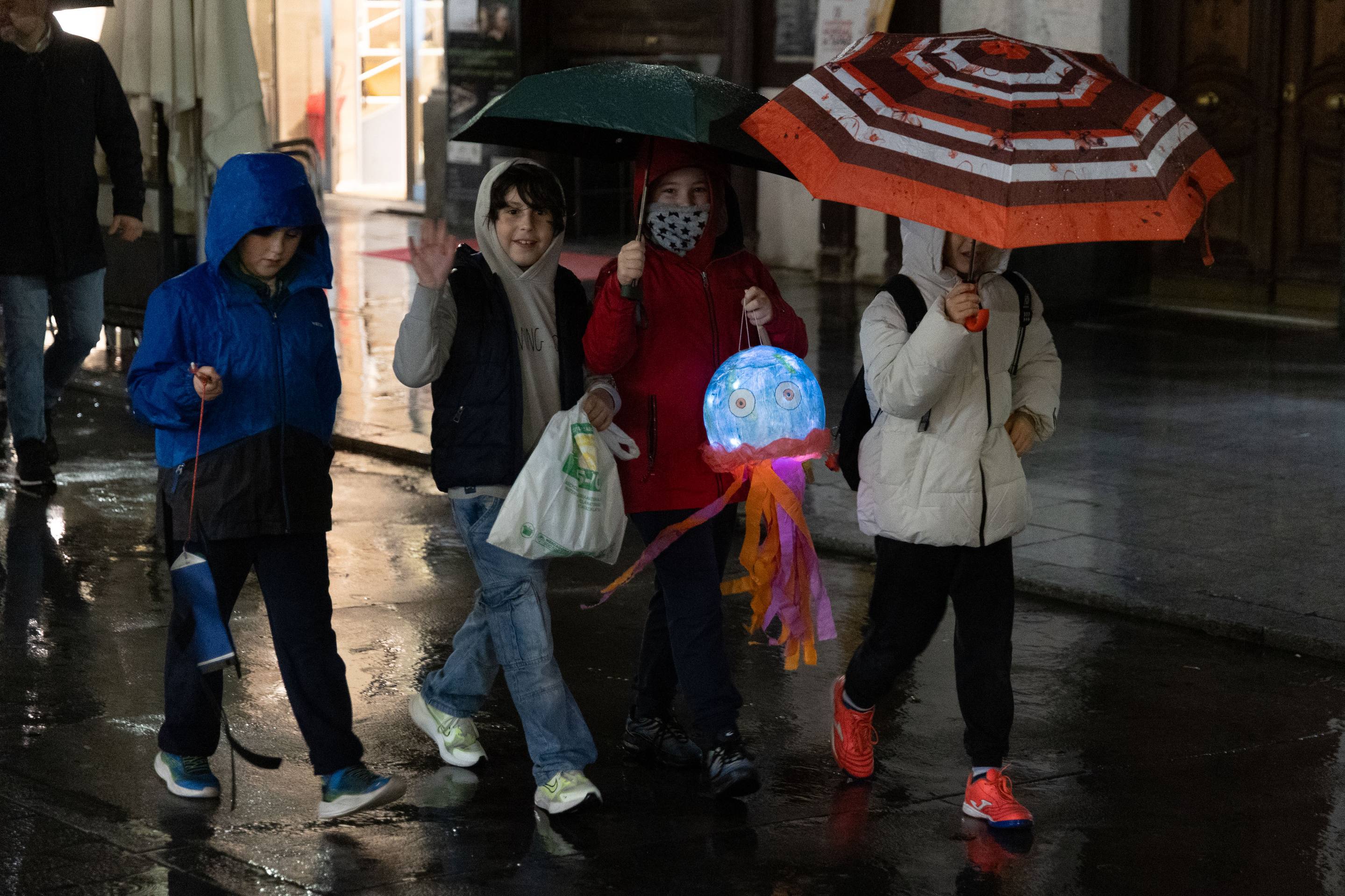 Las imágenes de los farolillso de Sankt Martin en la Plaza Mayor