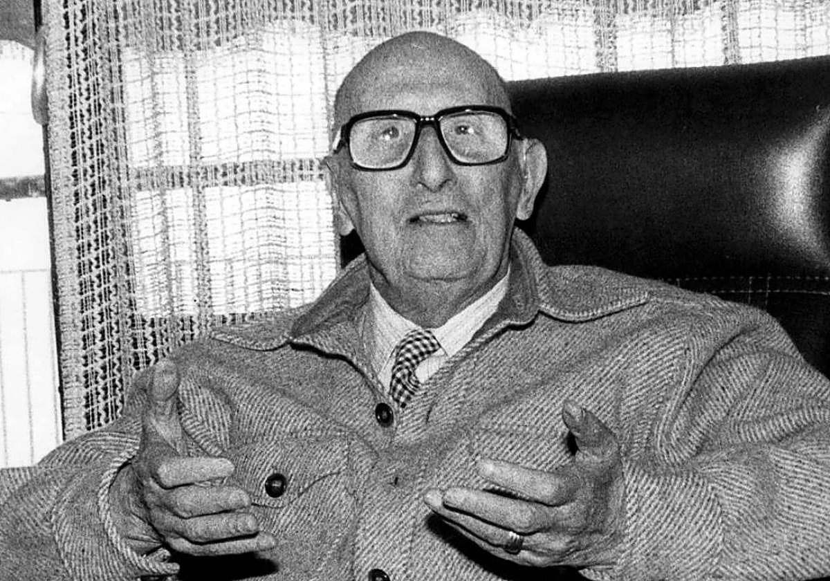 Jorge Guillén, en su domicilio de Málaga en 1982.