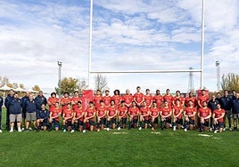 Jugadores y cuerpo técnico de la selección española, tras su último entrenamiento en Pepe Rojo.