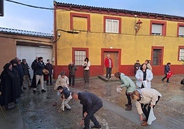 Los vecinos de Villalán de Campos vuelven a correr las castañas