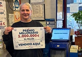 Elena Ion, mujer de Jorge García Guerra, con el cartel de El Millón.