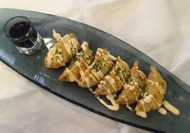 Plato de gyozas.