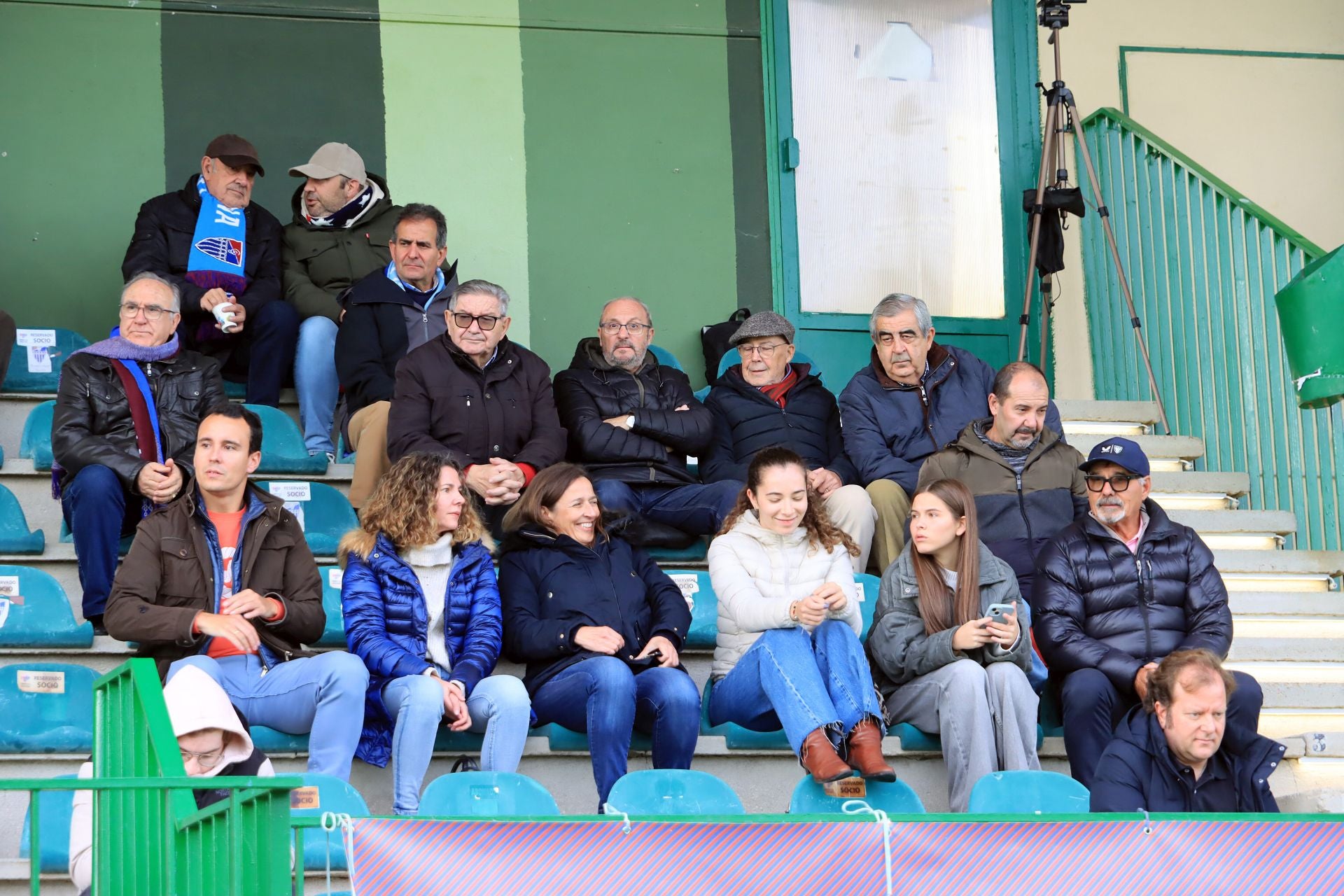 Búscate en las gradas de La Albuera durante el Segoviana vs Langreo