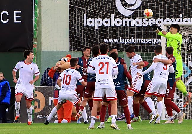 Fotos del partido entre la Segoviana y el Langreo.