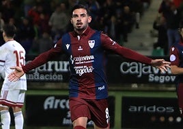 Ivo celebra el gol de la victoria de la Segoviana ante el Langreo.