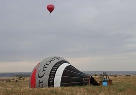 Un globo aerostático, en una parcelas a las afueras de Segovia capital.