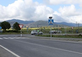 Rotonda de Peñas del Erizo de la que partirá el vial hasta la estación del AVE.
