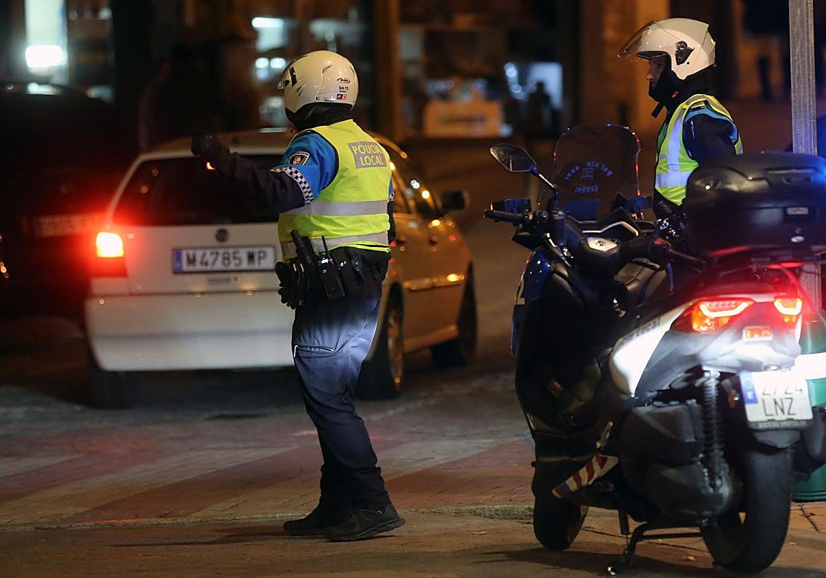 Control de la Policía Local en una calle Segovia.