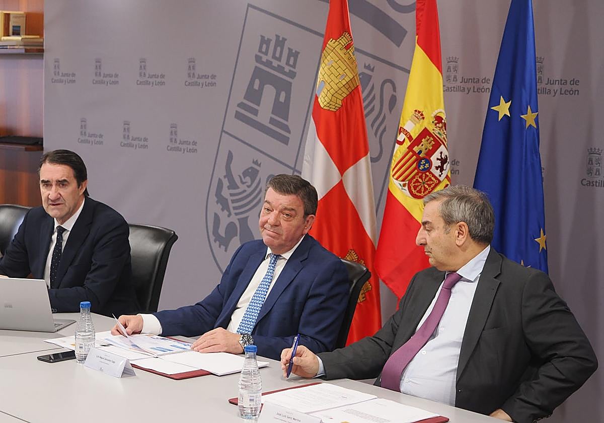 Rueda de prensa para presentar el Plan de Vialidad Invernal de la Junta de Castilla y León, este lunes.