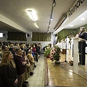 La consejera de Educación Rocío Lucas dirigiéndose a la comunidad educativa de este colegio