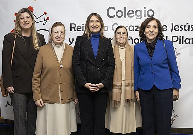 La delegada territorial, Raquel Alonso, la Madre Gallego, la consejera de Educación, Rocío Lucas, la Madre Sierra (Superiora) y la directora provincial de educación, Mª Agustina García