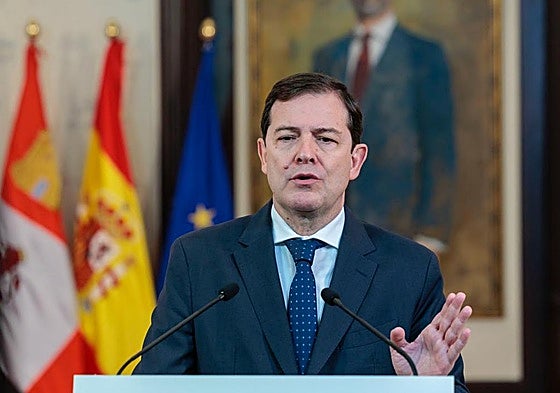 Alfonso Fernández Mañueco, durante su declaración institucional tras conocer las enmiendas a la totalidad de los grupos parlamentarios.