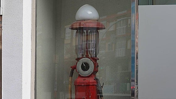 El surtidor de 1936 en una céntrica gasolinera de Valladolid