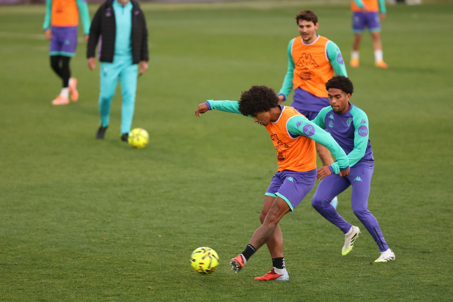 Las imágenes del entrenamiento del Real Valladolid con la ausencia de Almada