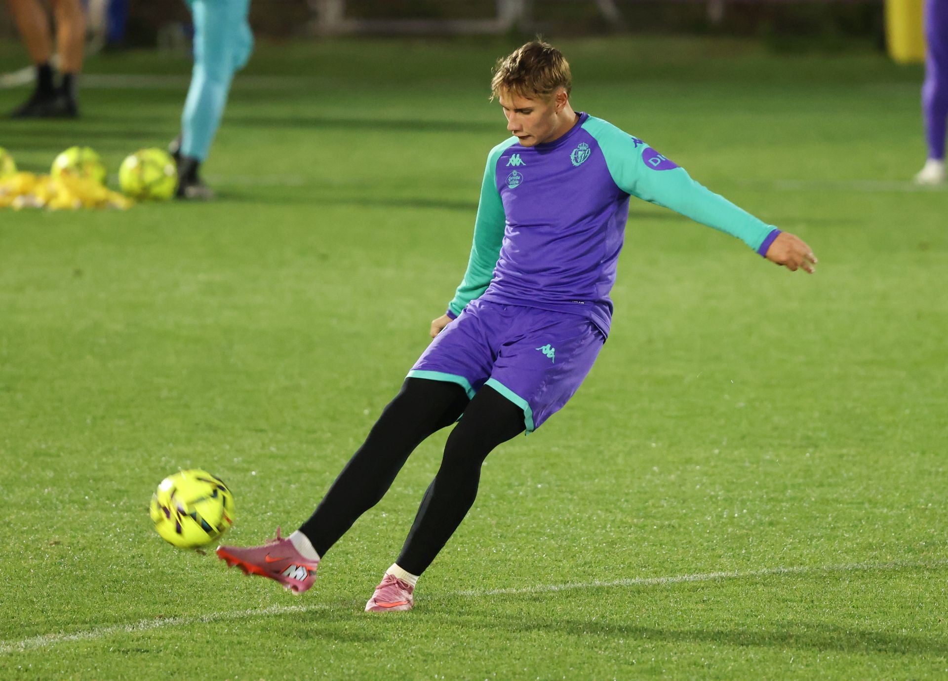 Las imágenes del entrenamiento del Real Valladolid con la ausencia de Almada