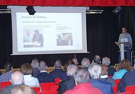 Reunión en el Centro Cívico de la Zona Sur sobre la integración.