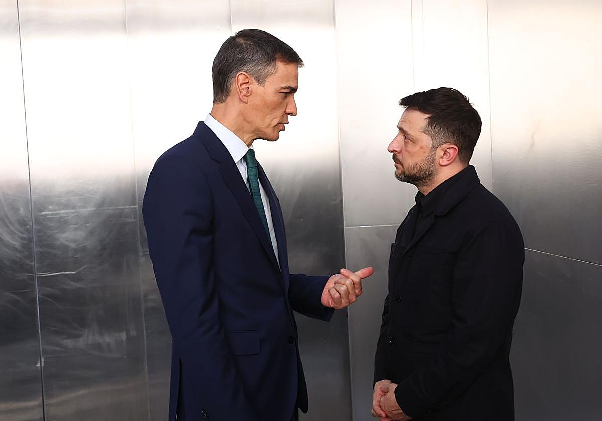 Pedro Sánchez y Volodímir Zelenski, ayer en Madrid.