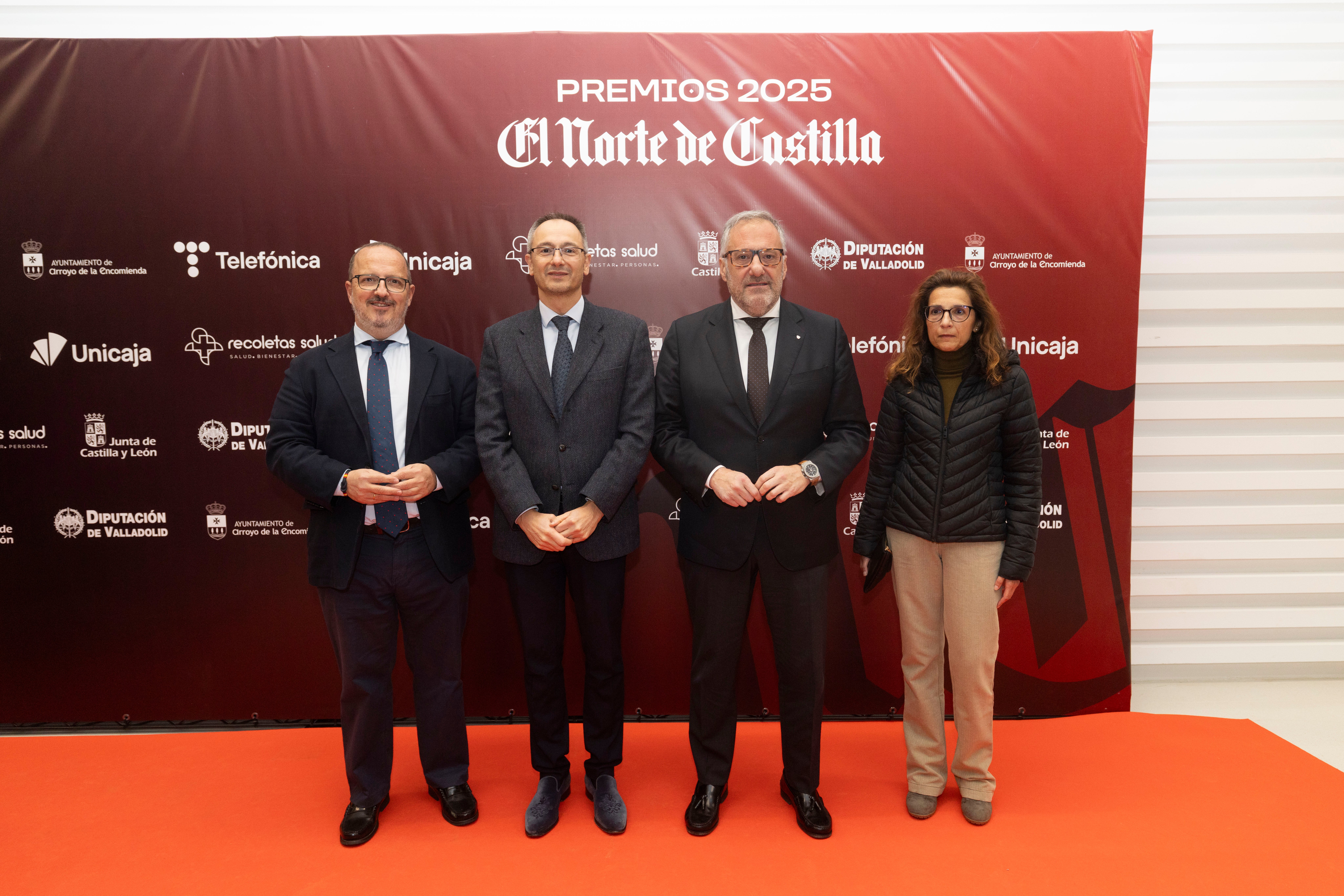 Jesús Carlos Jiménez, Víctor Martín, Carlos Pollán, presidente de las Cortes de Castilla y León, y María José Rey, de Vox.