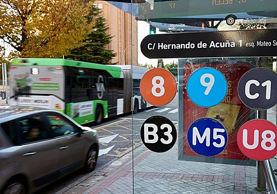 Lugar del incidente, en la parada ubicada a la altura del número 1 de la calle Hernando de Acuña.