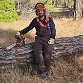 Rodolfo Padrones durante su jornada de limpieza de pinares.