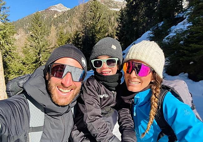 Laura Martínez con su marido y su hijo de 7 años