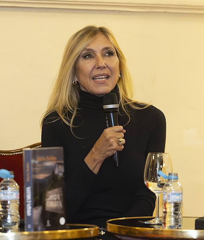 Imagen secundaria 2 - Marta Robles descubre el lado más vulnerable de su detective Roures