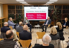 Carlos Aganzo, director de la Fundación Vocento; Pilar Celma, catedrática de Literatura Española de la Universidad de Valladolid y exdirectora de la Cátedra Miguel Delibes; Gonzalo Santonja, consejero de Cultura, Turismo y Deporte de la Junta de Castilla y León y Germán Delibes, presidente de la Fundación Miguel Delibes.