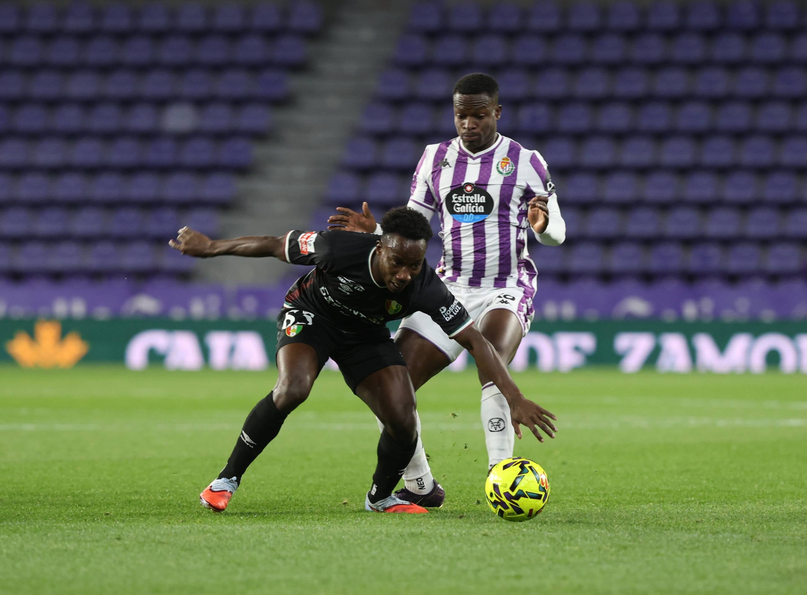 La derrota del Pucela ante el Estrela Amadora, en imágenes