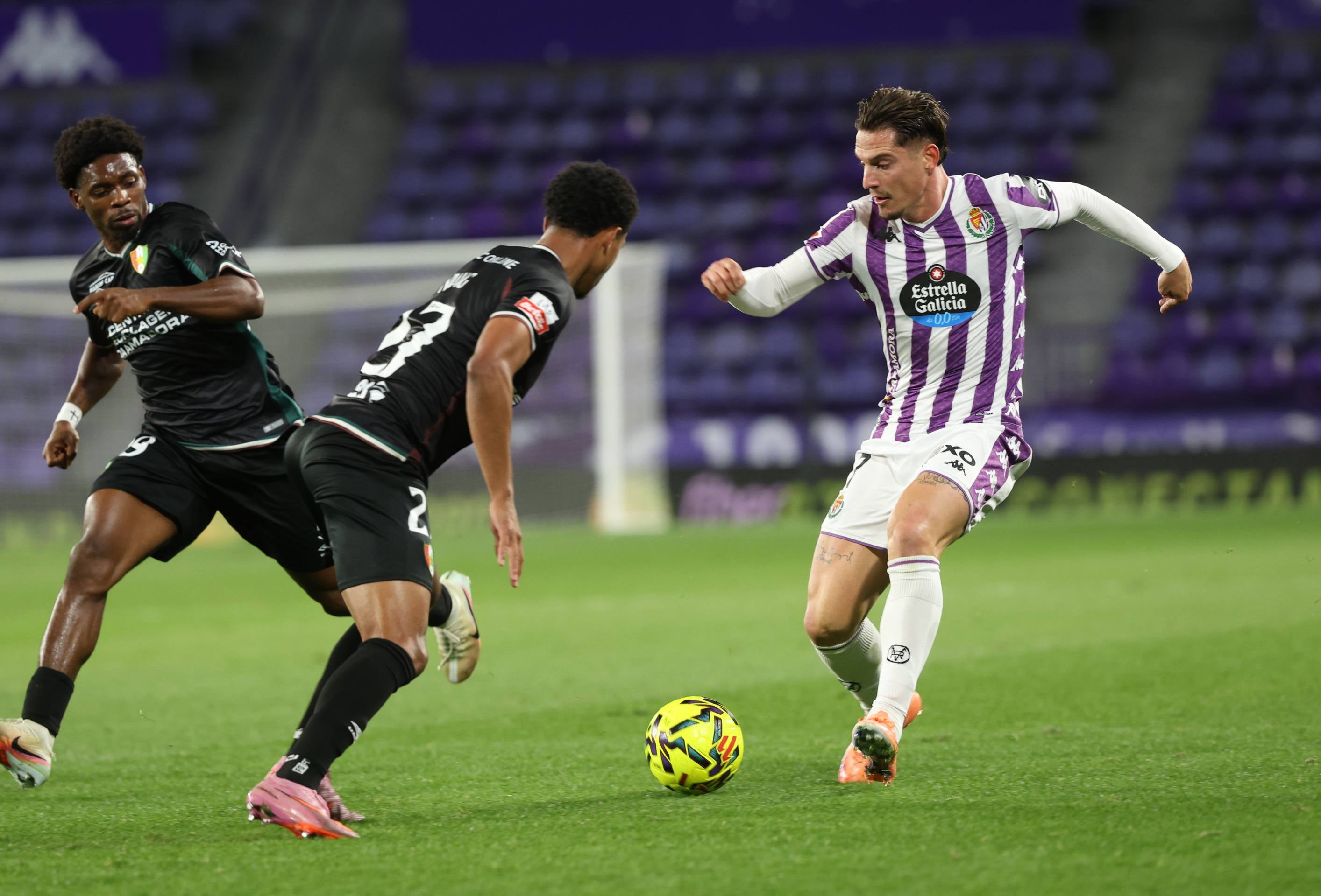 La derrota del Pucela ante el Estrela Amadora, en imágenes