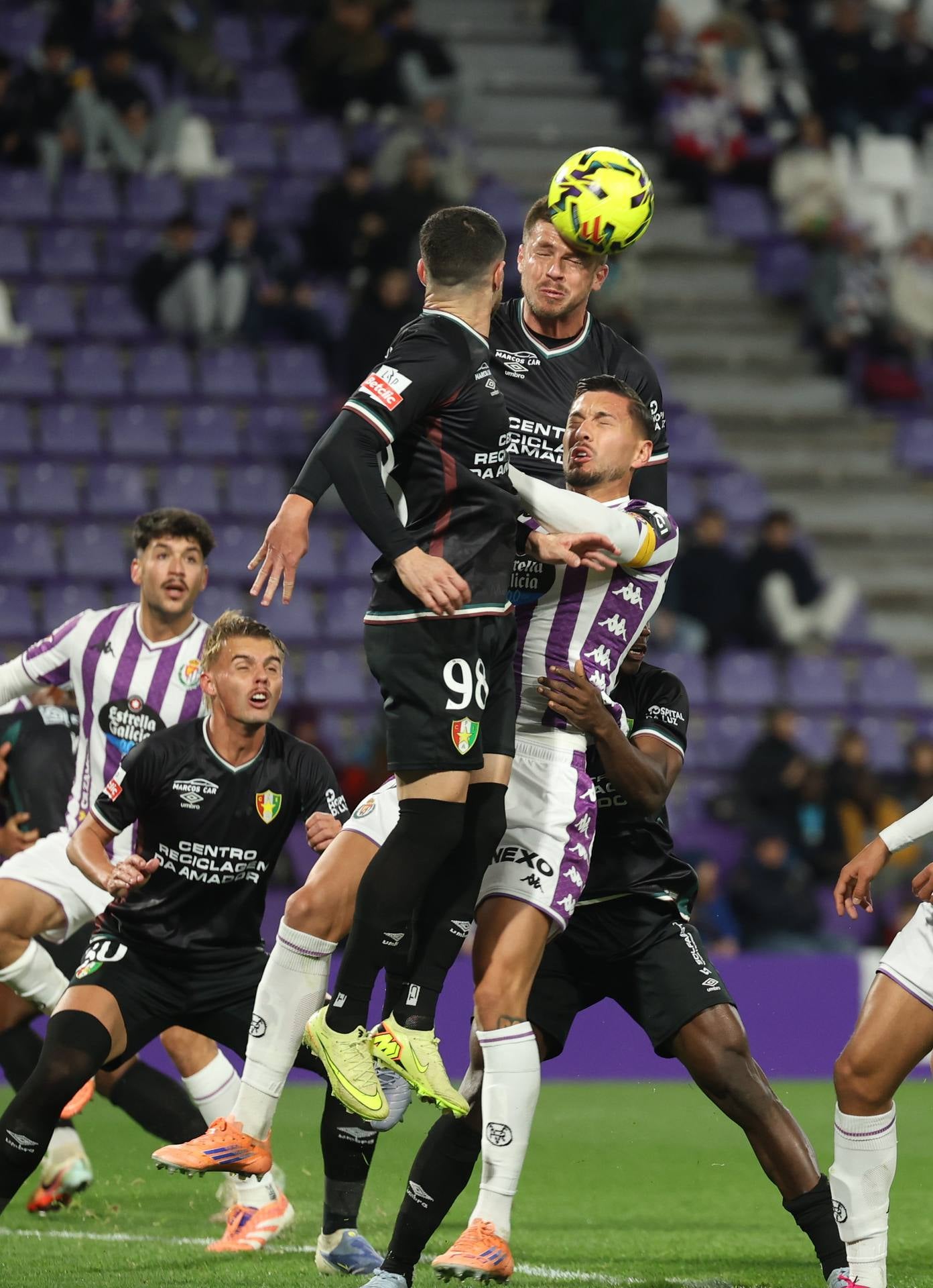 La derrota del Pucela ante el Estrela Amadora, en imágenes