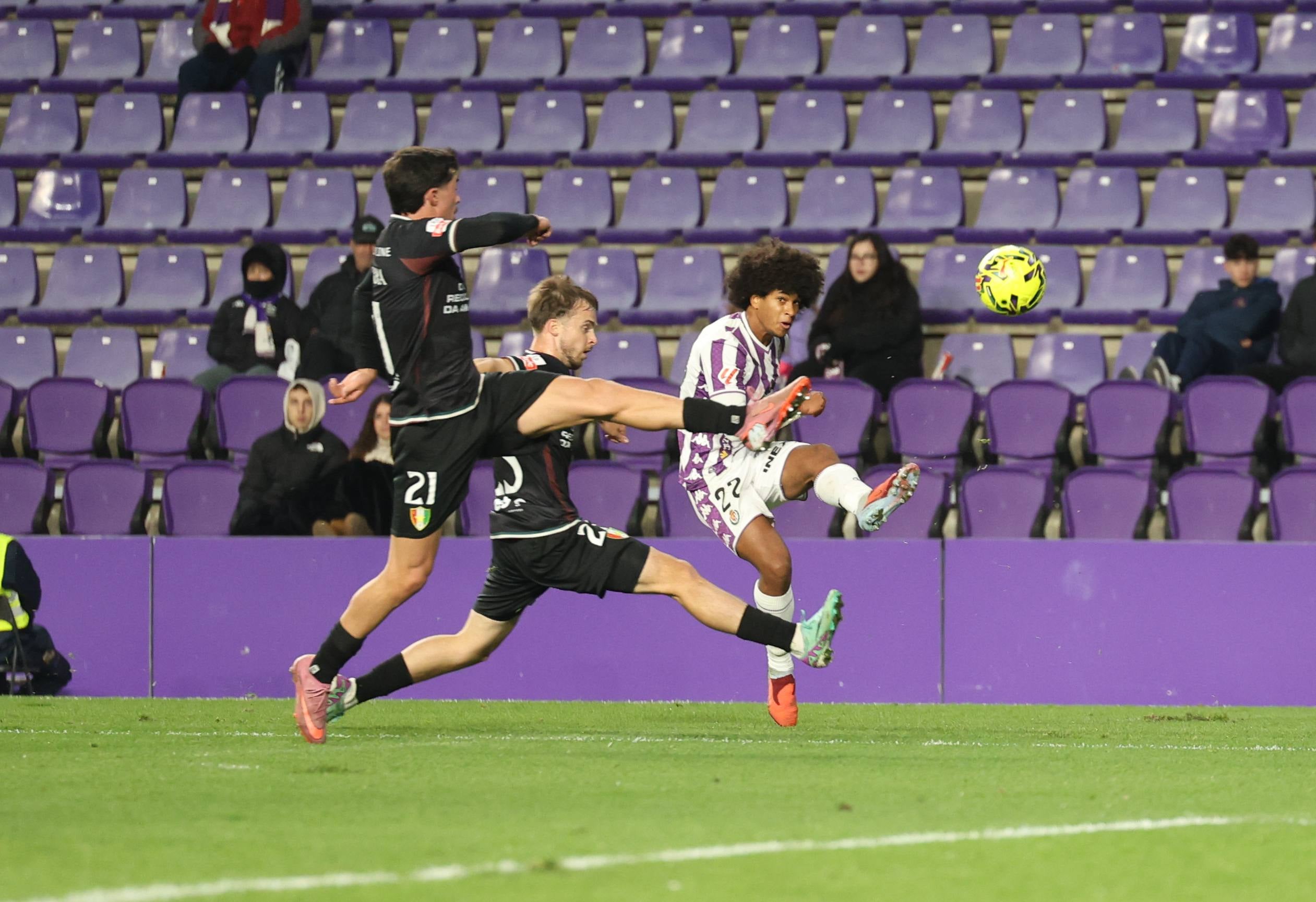 La derrota del Pucela ante el Estrela Amadora, en imágenes